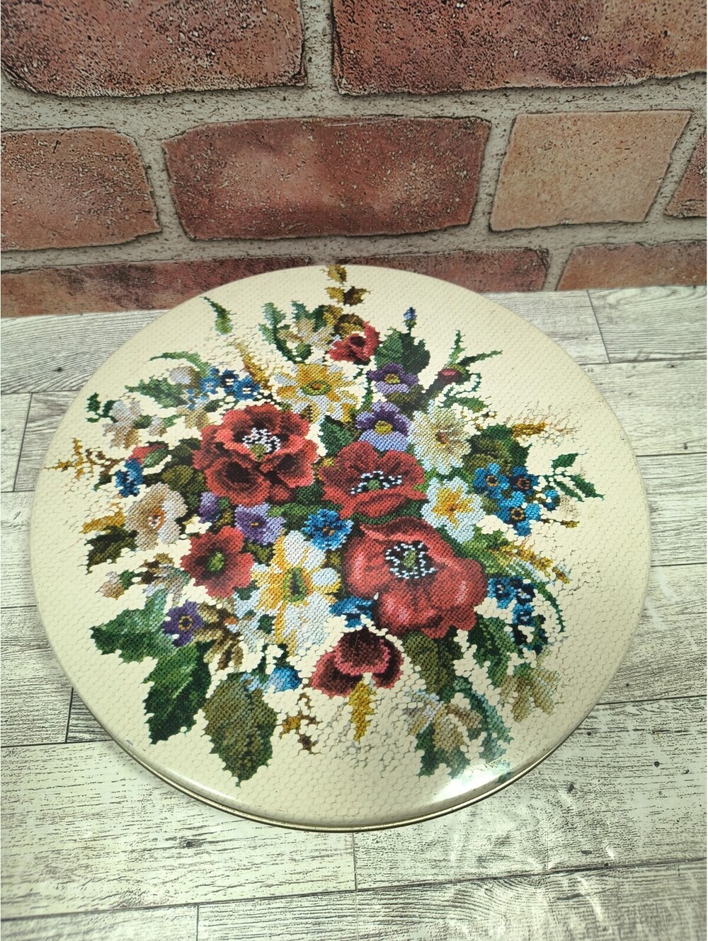 Vintage Buttons Snaps Sewing Replacements Mixed Seamstress Twist Pin Hooks & Tin
